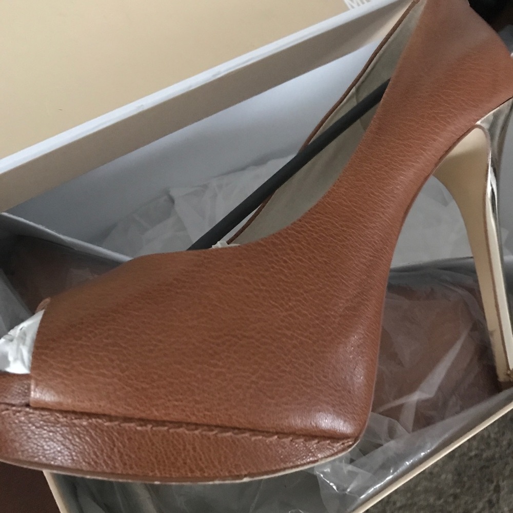 Michael Michael Kors peep toe pump